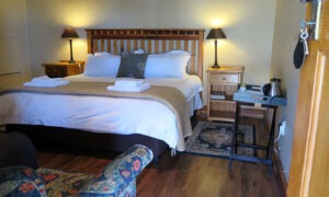Double bedroom with bedside lamps at the lodge